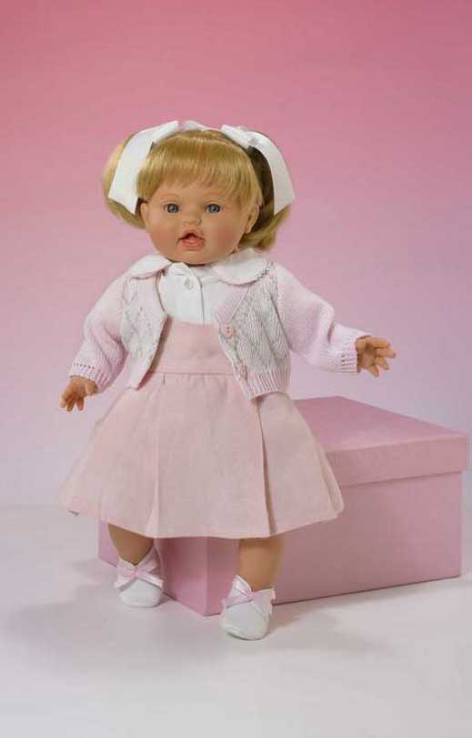 DANI CON CONJUNTO PICHI ROSA Y CHAQUETA DE ROMBOS