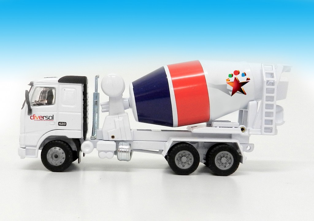 HORMIGONERA BLANCA LATERAL