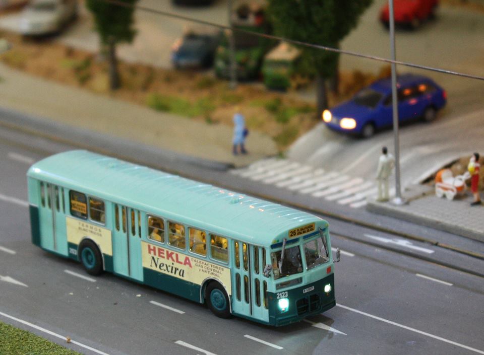 autobus-maqueta-pegaso-escala-1-87-2